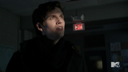 Teen Wolf sæson 3 episode 3 Ildfluer Daniel Sharman Isaac Lahey her kommer solen