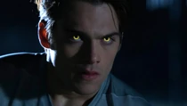 Dylan-Sprayberry-Liam-gold-Beta-eyes-Teen-Wolf-Season-6-Episode-2-Superposition