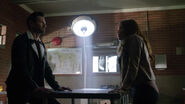 Ian-Bohen-Holland-Roden-Peter-Lydia-clinic-Teen-Wolf-Season-6-Episode-19-Broken-Glass