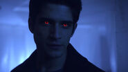 Tyler-Posey-Scott-alpha-werewolf-eyes-Teen-Wolf-Season-6-Episode-20-The-Wolves-of-War