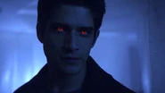 Tyler-Posey-Scott-alpha-werewolf-eyes-Teen-Wolf-Season-6-Episode-20-The-Wolves-of-War.jpg (190 KB)