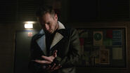 Ian-Bohen-Peter-tingling-hand-Teen-Wolf-Season-6-Episode-17-Werewolves-of-London