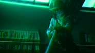 Ein Ghost Rider hält ein Seil fest, mit dem der Schüler Jake Sullivan von den Reitern stranguliert wird.