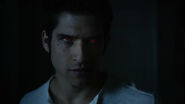 Tyler-Posey-Scott-alpha-werewolf-eyes-Teen-Wolf-Season-6-Episode-19-Broken Glass