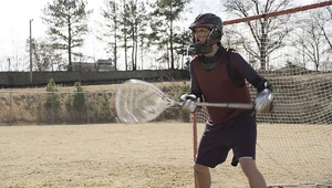 Scott practicando lacrosse.