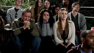 12 stilinski-McCall-Lydia2.11.jpg (98 kio) Le shérif, Melissa et Lydia en train de regarder un match de lacrosse