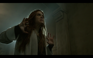 Teen Wolf Season05 Episode 1 creatures of the night Lydia fighting at Eichen House 
