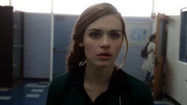 Holland-Roden-Lydia-in-hallway-Teen-Wolf-Season-6-Episode-1-Memory-Lost