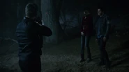 JR-Bourne-Tyler-Posey-Shelley-Hennig-Argent-Scott-Malia-Teen-Wolf-Season-6-Episode-12-Raw-Talent.png (543 kio)