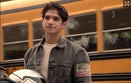 Scott retourne au lycée