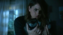 Shelley-Hennig-Malia-examines-chains-Teen-Wolf-Season-6-Episode-2-Superposition.jpg (57 KB)