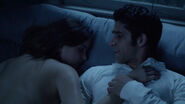 Shelley-Hennig-Tyler-Posey-Malia-Scott-bed-Teen-Wolf-Season-6-Episode-19-Broken-Glass