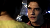 Allison informe Scott que les chasseurs arrivent