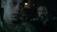 JR-Bourne-Argent-gun-to-head-Teen-Wolf-Season-6-Episode-12-Raw-Talent.png (536 kio)
