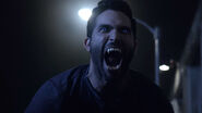 Tyler-Hoechlin-Derek-werewolf-roar-Teen-Wolf-Season-6-Episode-20-The-Wolves-of-War