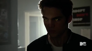 Teen Wolf Season 5 Episode 10 Status Asthmaticus Liam glowwing eyes