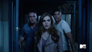 Colton-Haynes-Holland-Roden-Charlie-Carver-Jackson-Lydia-Ethan-Teen-Wolf-Season-6-Episode-20-The-Wolves-of-War