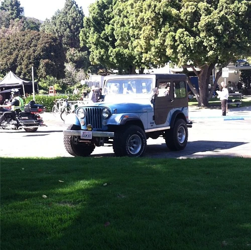 Teen Wolf Season 3 Behind the Scenes Stiles Jeep at Pali High Sept 5