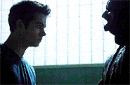 Stiles tuant un Onis