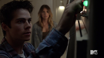 Teen Wolf Season 4 Episode 10 Monstrous Stiles turns off the computer