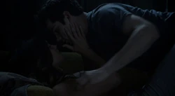 Malia y Stiles.