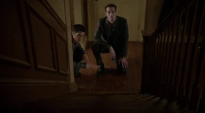 Scott y su padre discute sobre su ausencia.