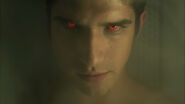 Tyler-Posey-Scott-alpha-eyes-Teen-Wolf-Season-6-Episode-9-Memory-Found