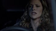 1x04 Kate in car