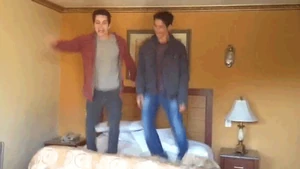 Teen Wolf Season 3 Behind the Scenes Tyler Dylan Bed Jumping Motel Glen Capri