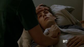 Teen Wolf Season 3 Episode 17 Silverfinger Dylan Obrien Stiles Stilinski Resting At The Hospital