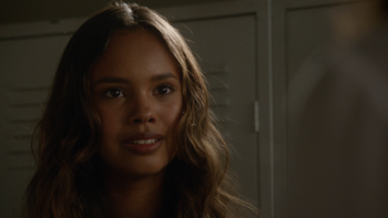 Alisha-Boe-Gwen-locker room-Teen-Wolf-Season-6-Episode-3-Sundowning