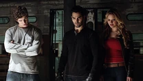Il est paralysé, donc Derek pense que c'est Lydia
