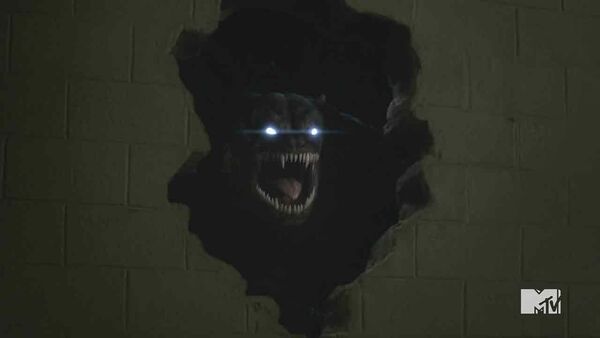 Teen-Wolf-Season-5-Episode-14-Sword-and-Spirit-Beast-Roar