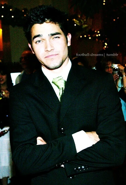 Tyler Hoechlin (Black Outfit) Silhouette En Carton Taille Mini