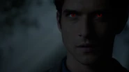 Tyler-Posey-Scott-alpha-eyes-Teen-Wolf-Season-6-Episode-12-Raw-Talent.png (301 kio)