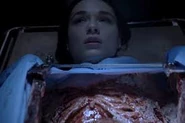 Allison en plein hallucination avec le corps ouvert