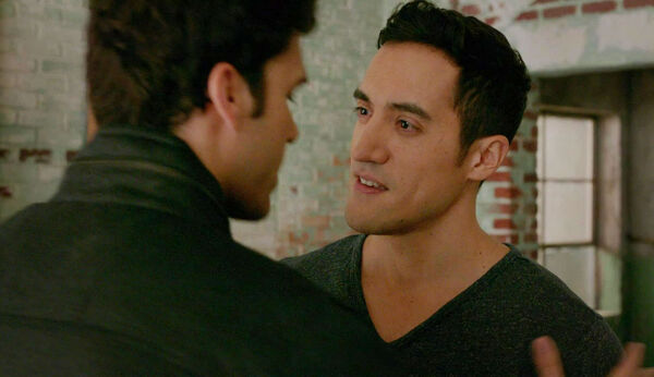 Keahu-Kahuanui-as-Eddie-on-The-Originals