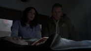 Melissa et le shérif Stilinski parlent du décès des membres de la famille Walcott.