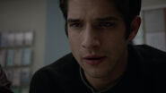 Tyler-Posey-Scott-eyes-Teen-Wolf-Season-6-Episode-17-Werewolves-of-London