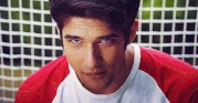Scott utilisant sont pouvoir de Loup-Garou au but de lacrosse pour que Stiles s'entraîne