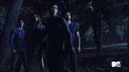 Cody-Christian-Shelley-Hennig-Tyler-Posey-Ian-Bohen-Theo-Malia-Scott-Peter-Teen-Wolf-Season-6-Episode-10-Riders-on-the-Storm