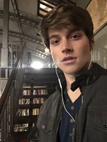 Froy Gutierrez.jpg (172 kio)