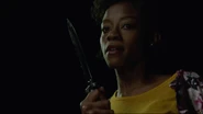 Sibongile-Mlambo-Tamora-Monroe-hunting-Teen-Wolf-Season-6-Episode-12-Raw-Talent.png (371 kio)