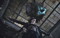 Mais elle gagne et amplifie la tempête