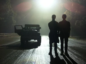 Teen Wolf Season 3 Behind the Scenes Stiles Jeep Night shoot silhouettes