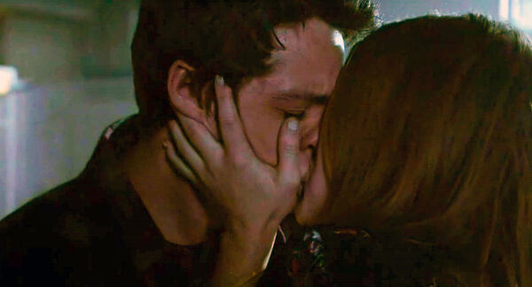 Dylan-O'Brien-Holland-Roden-Kiss-Teen-Wolf-Season-6-Episode-Riders-on-the-Storm-Wikia