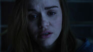 Holland-Roden-Lydia-waking-up-Teen-Wolf-Season-6-Episode-19-Broken-Glass