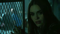 Holland-Roden-Lydia-remembers-kiss-Teen-Wolf-Season-6-Episode-9-Memory-Found