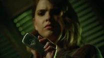Shelley-Hennig-Malia-holding-Argent-artifact-Teen-Wolf-Season-6-Episode-9-Memory-Found.jpg (56 KB)