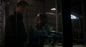 Chris le menciona a Allison es hora de graduarse.